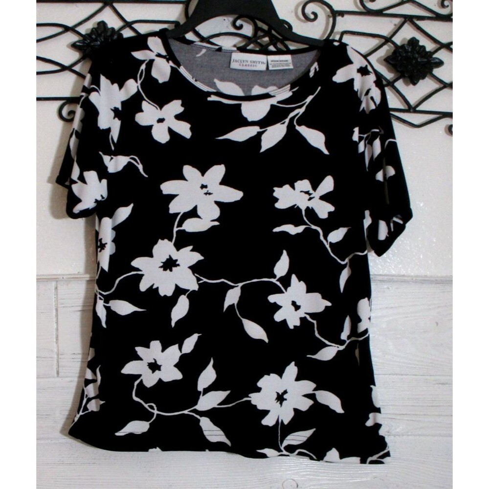 Jaclyn Smith Women's Knit Top Size M Short Sleeve Black Floral Round Neck